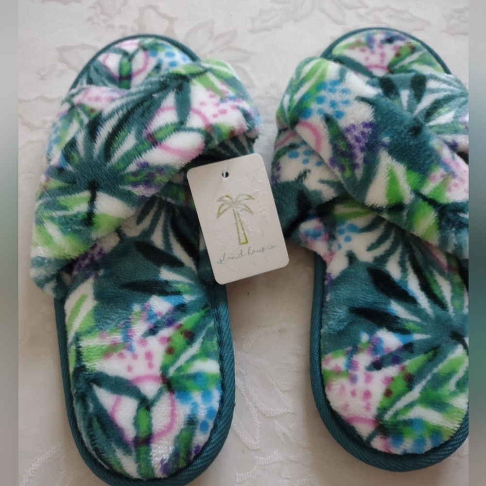 New 🎀 Floral tropical Island Time soft warm slippers Island Haus